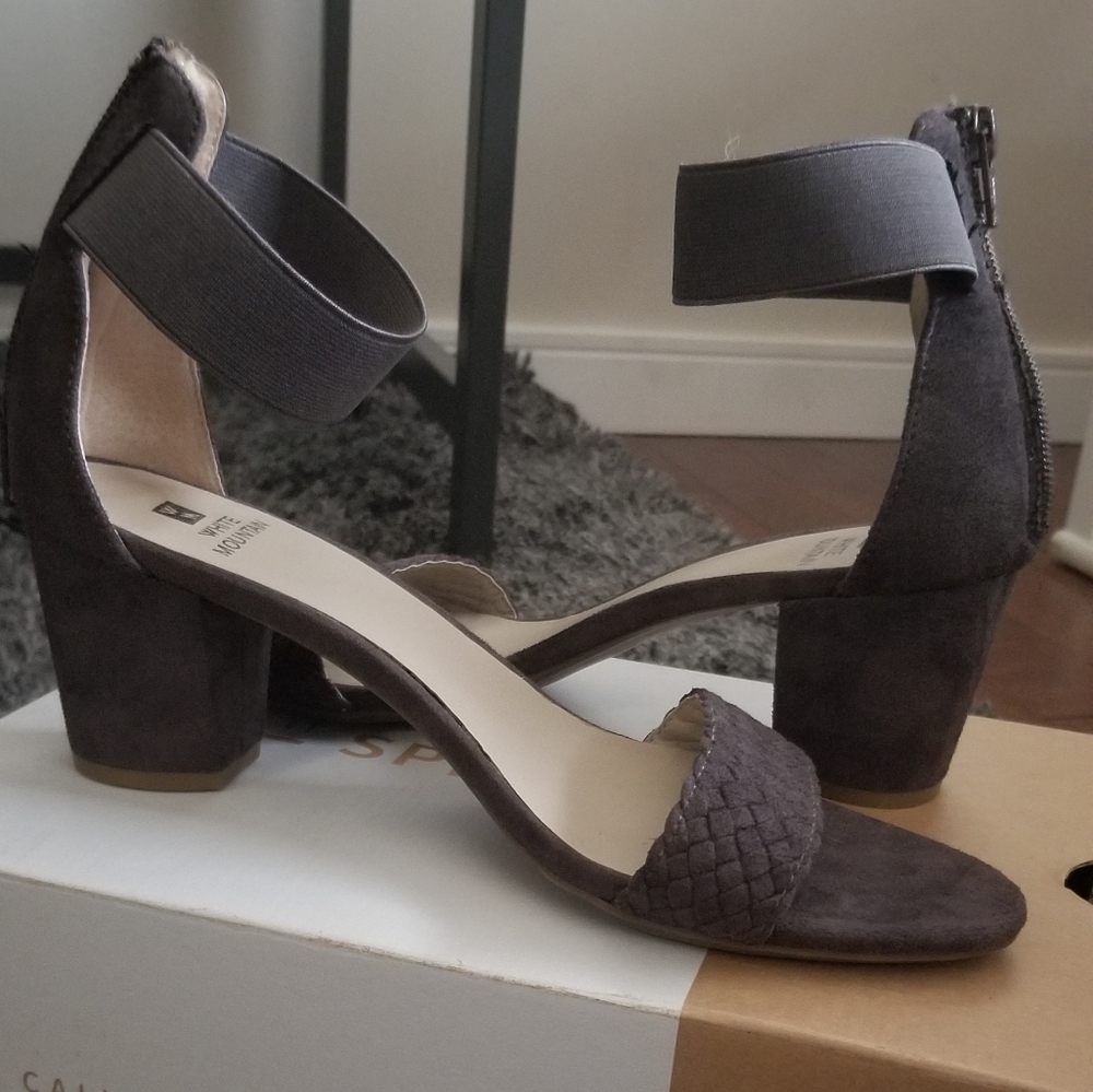 White mountain grey block heel shoes (sandals)
